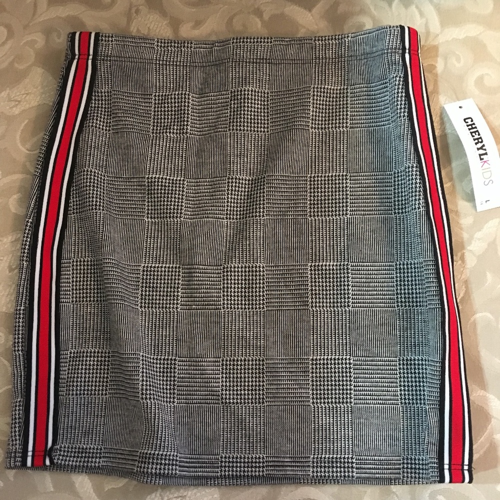 Cherly Kids NWT Plaid Skirt, Black, White & Red Side Stripe, Sz L Elastic Waist